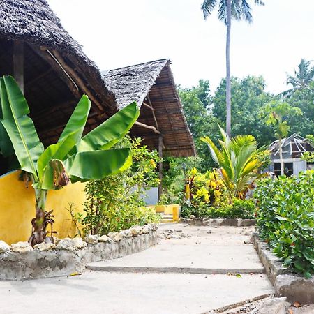 Rasta House Bed & Breakfast Kilindoni Exterior photo