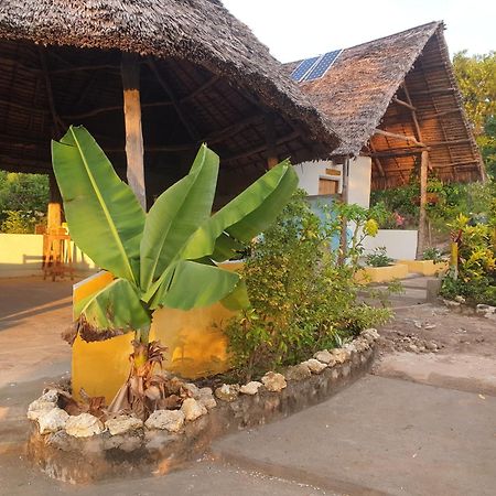 Rasta House Bed & Breakfast Kilindoni Exterior photo