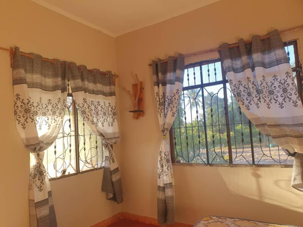 Rasta House Bed & Breakfast Kilindoni Exterior photo